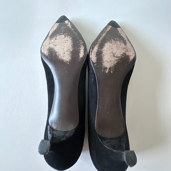 Stuart Weitzman Size 11.5 Black Suede Kitten Heel Pumps - Picture 5 of 9